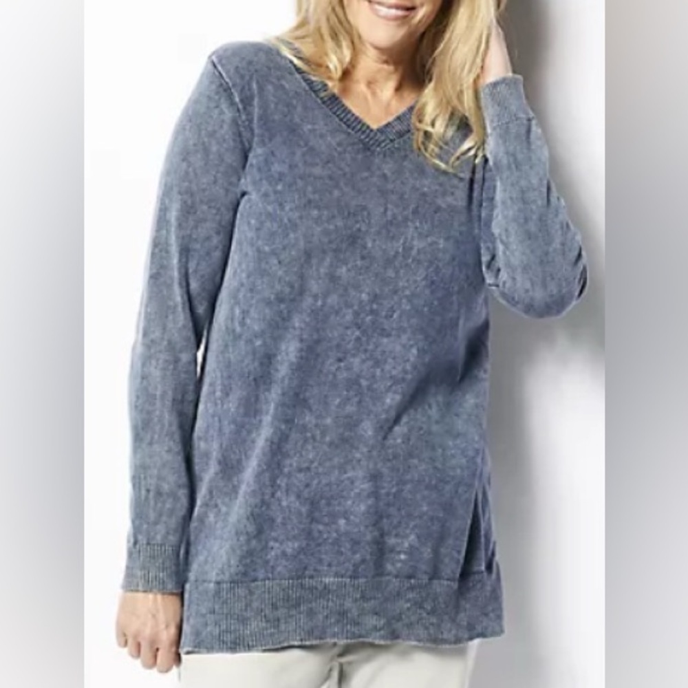 LOGO by Lori Goldstein - NEW - Sun Faded Cotton V-Neck Sweater. Evening Blue.